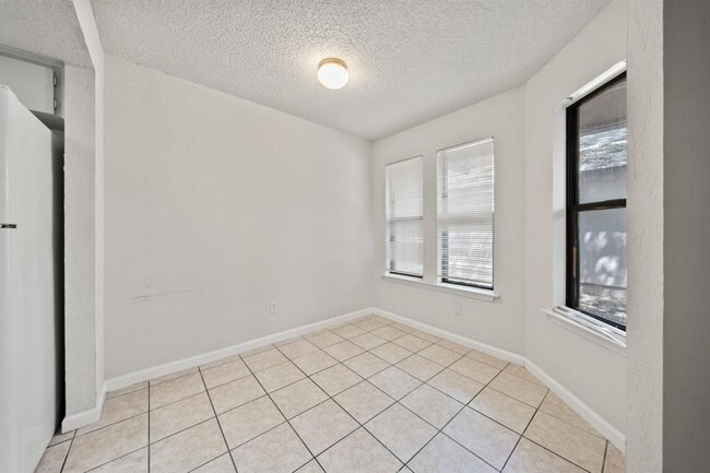 Foto del edificio - 1005 Milford Way