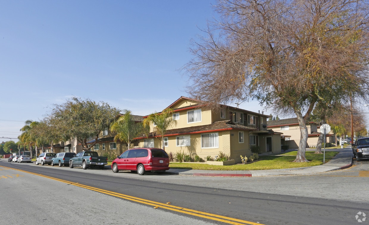 Building Photo - Alhambra Gardens Apartments