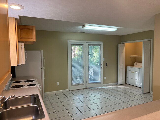 Foto del edificio - Available July 2026;  Monthly rent $1,750
