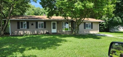 Building Photo - 6832 N Sprucewood St