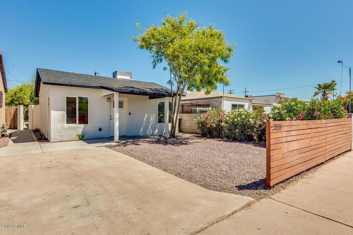 Primary Photo - Beautifully Remodeled 3 Bedroom / 2 Bath H...