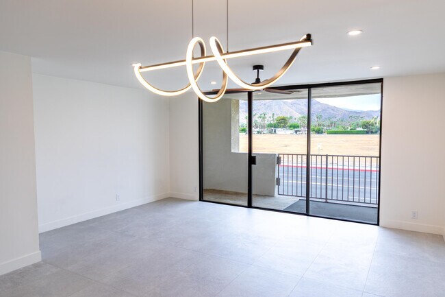 Foto del edificio - 1400 E Palm Canyon Dr