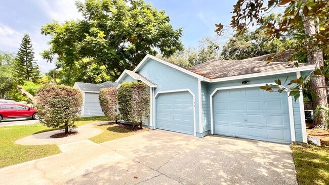 Building Photo - Stunning 3 Bed/2 Ba/ 1 Car Garage  Home in...
