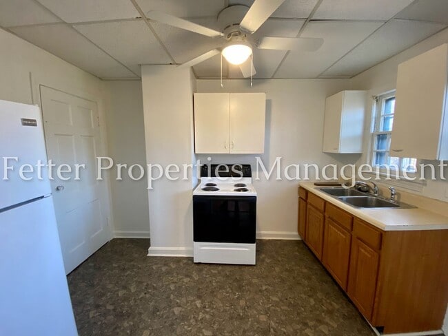 Building Photo - 933