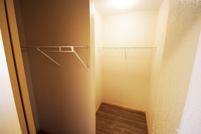 Building Photo - Pinto Suite