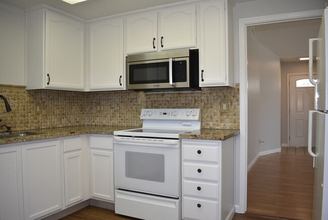 Building Photo - 6008 Myrtlewood Court