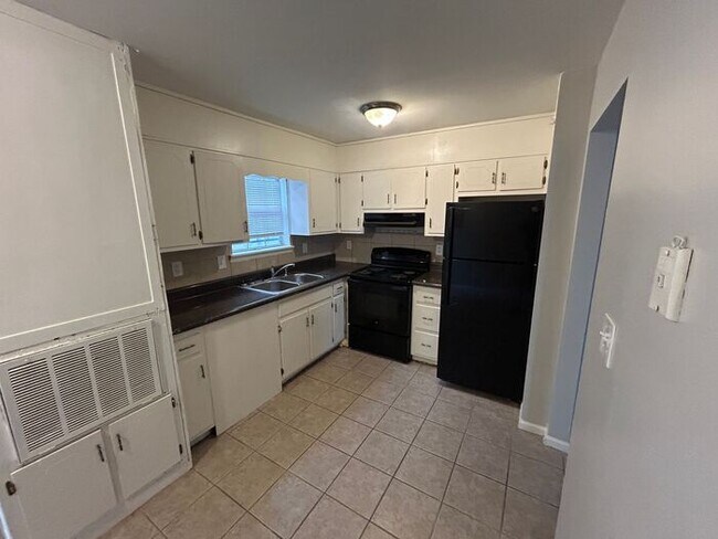Foto del edificio - 1100 Cotton Ave SW
