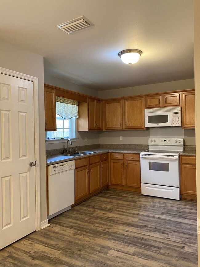 Building Photo - UPCOMING LISTING