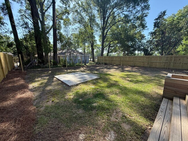 Foto del edificio - ** 4 Bed 3 Bath located in Old Cloverdale ** Call 334-366-9198 to schedule a self-tour