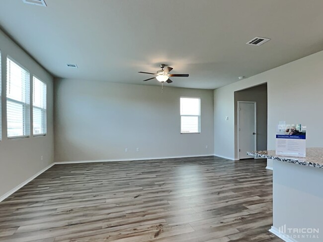 Building Photo - 5232 Saddle Clb Dr