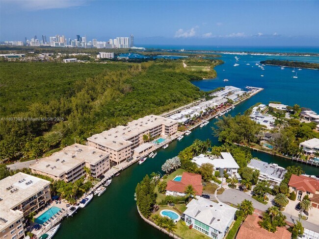 Foto del edificio - 2640 NE 135th St