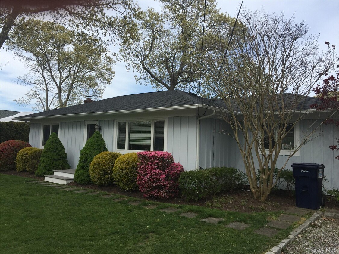 Foto principal - 13 Whiting Rd
