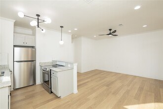 Building Photo - 1137 N Leverett Ave