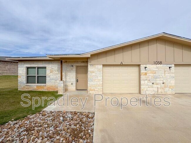 Building Photo - 1058 Hibiscus Dr