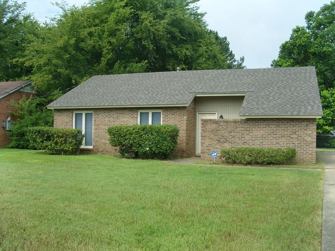Primary Photo - 2926 Susan Dr