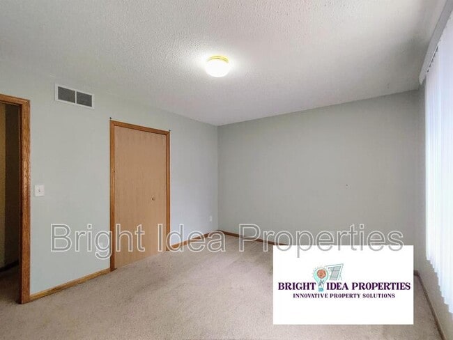 Building Photo - 380 Gironde Ct