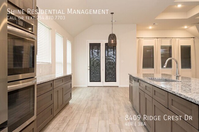 Foto del edificio - 8409 Ridge Crest Dr