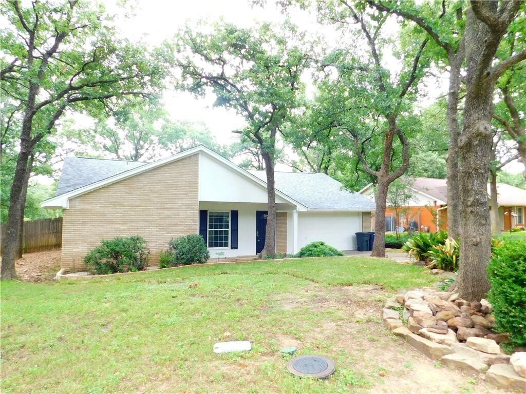 Primary Photo - 210 Lake Vista W