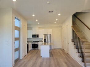 Building Photo - 5117 Briscoe St