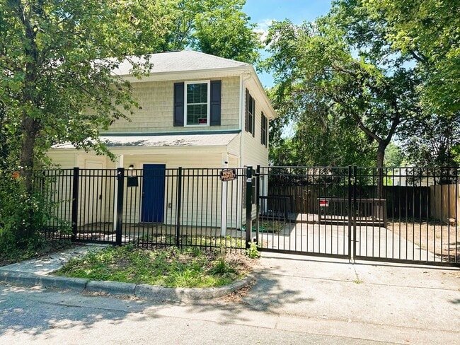 Building Photo - 220 Bladen St