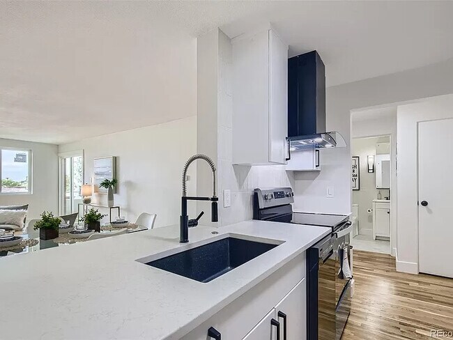 Foto del edificio - 1200 N Emerson St