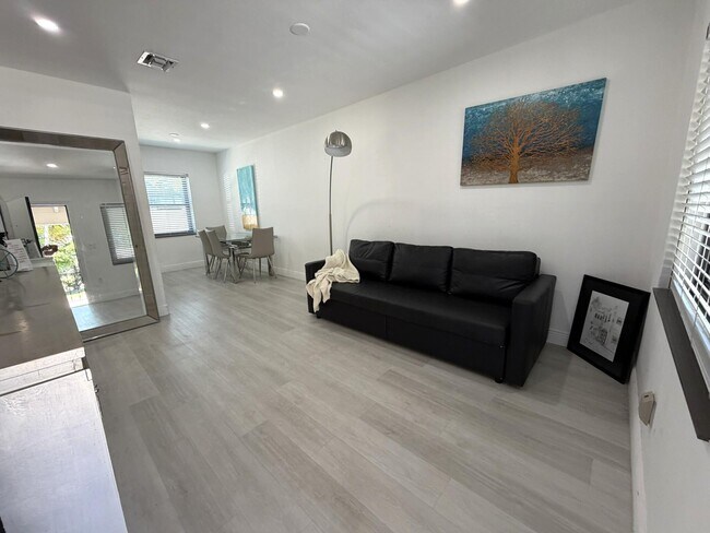 Foto del edificio - 801 NE 19th Ave