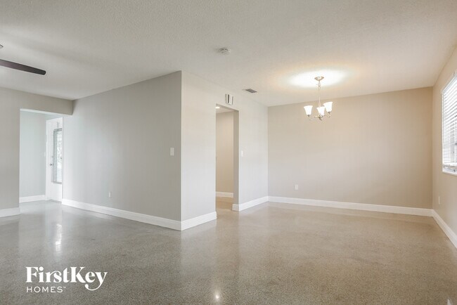 Foto del edificio - 8660 NW 16th St