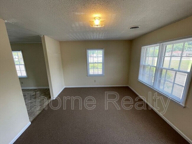 Building Photo - 542 Magnolia Dr