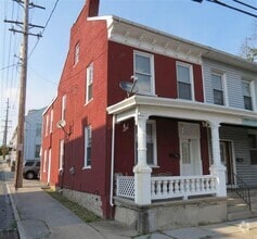 Building Photo - 781 Maple St