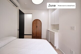 Building Photo - Private bedroom in 4 bed/4 bath Home