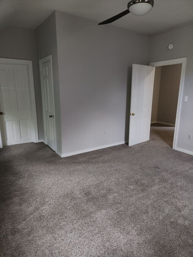 Building Photo - Downtown 1 bedroom