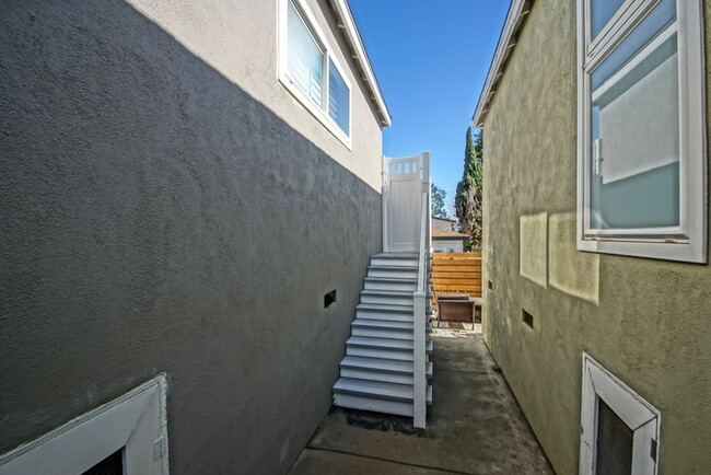 Foto del edificio - BEAUTIFULLY REMODELED, REDONDO HILLS HOME ...