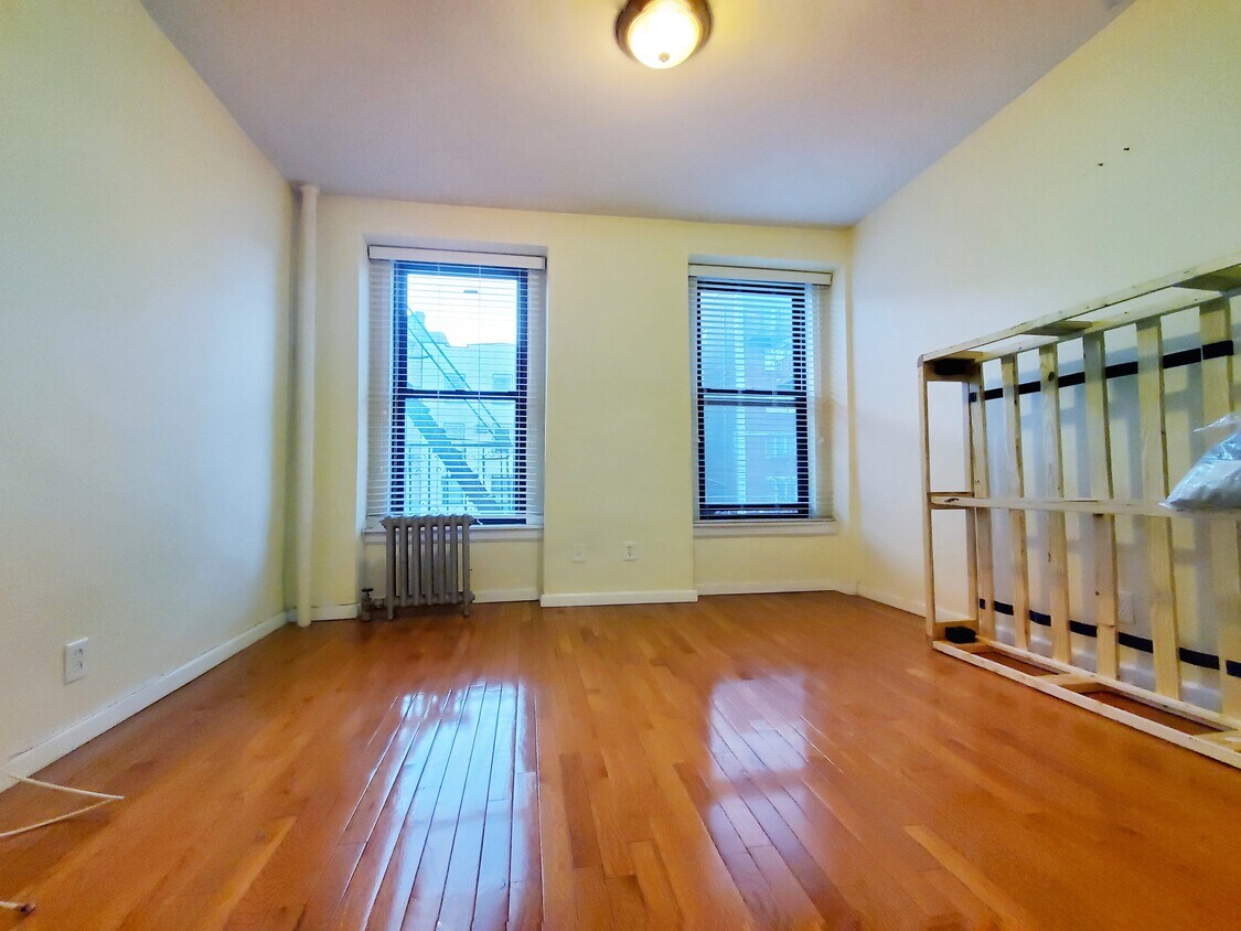 Building Photo - 837 Bedford Ave