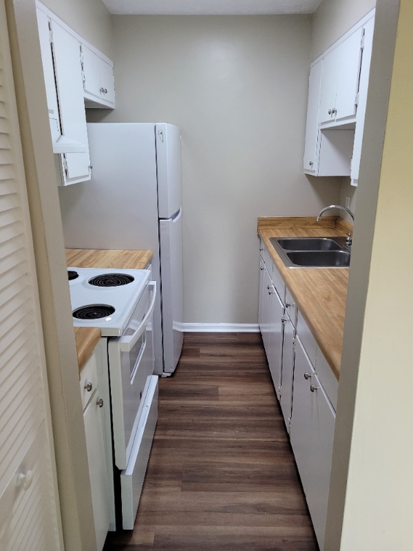 Building Photo - 1310 Louisville Rd