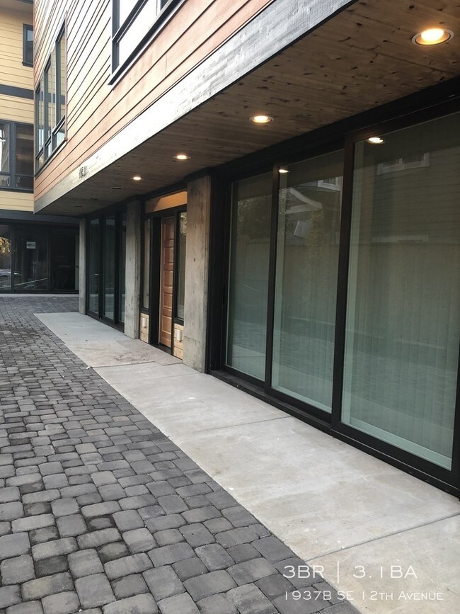 Foto del edificio - 1937B SE 12th Ave
