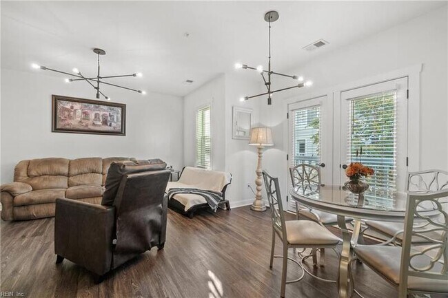 Foto del edificio - 7922 Shore Dr