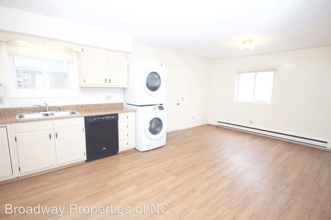 Building Photo - 10 Woodstone Dr