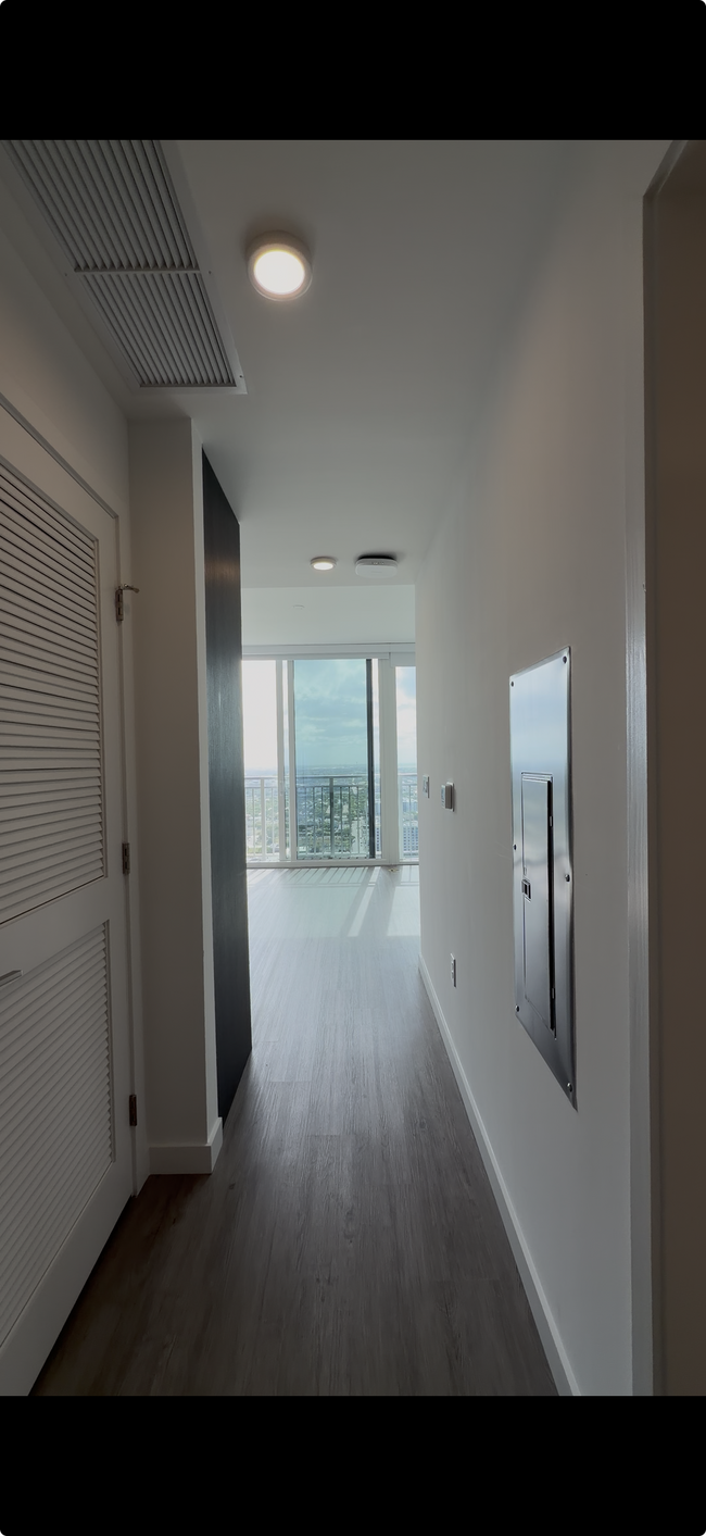 Building Photo - 2000 N Bayshore Dr
