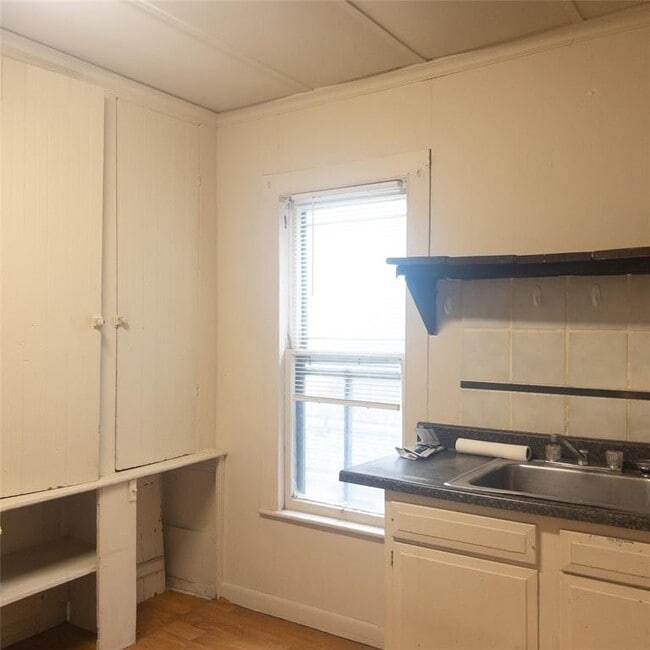 Building Photo - 4 Truesdell St