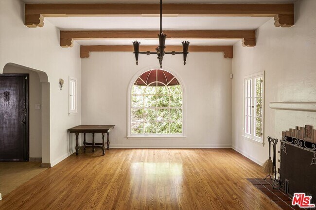 Foto del edificio - 2030 Laurel Canyon Blvd