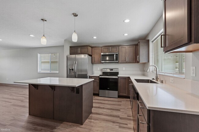 Foto del edificio - 3 br, 2 bath Duplex - 1316 North Coach Drive