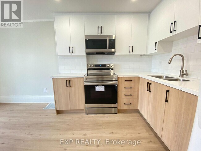 Building Photo - 32 Front St N