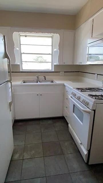 Kitchen - 5718 Penrose Ave