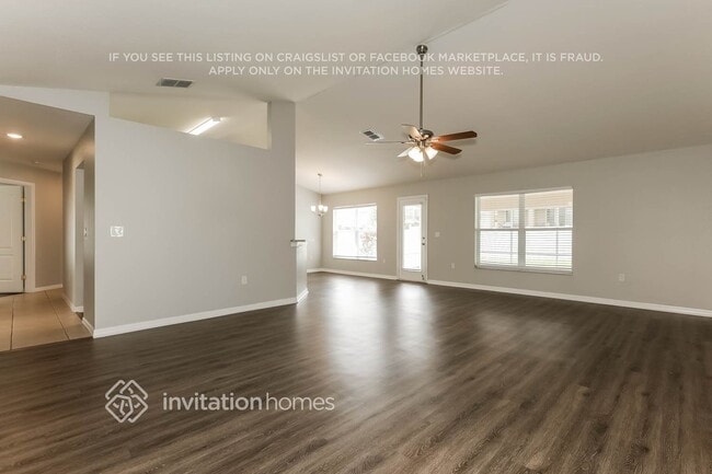 Foto del edificio - 2719 Highlands Creek Dr