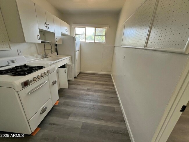 Building Photo - 1137 S Judd St