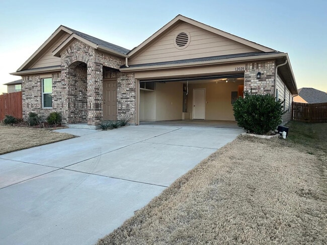 Building Photo - Room in House on Riparian Rd