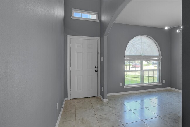 Building Photo - 12411 King Olaf Dr