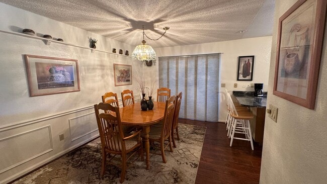 Building Photo - Furnished Condo w/ Community Pool!