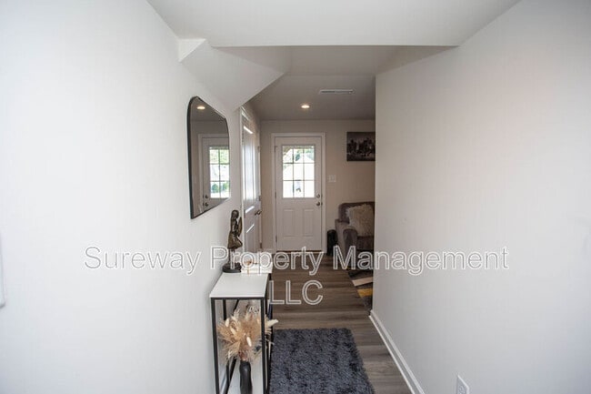 Building Photo - 9 F. Floyd Ave