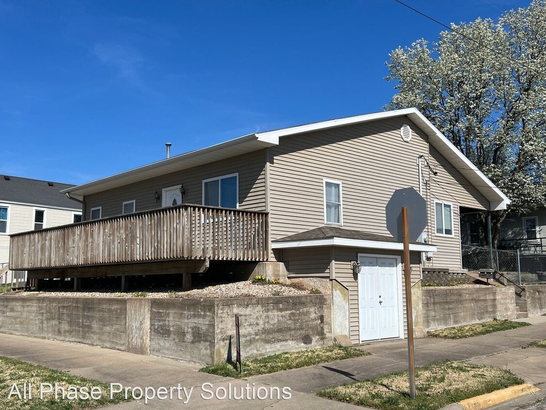 2 br, 1 bath House 649 Jackson St. House Rental in Quincy, IL
